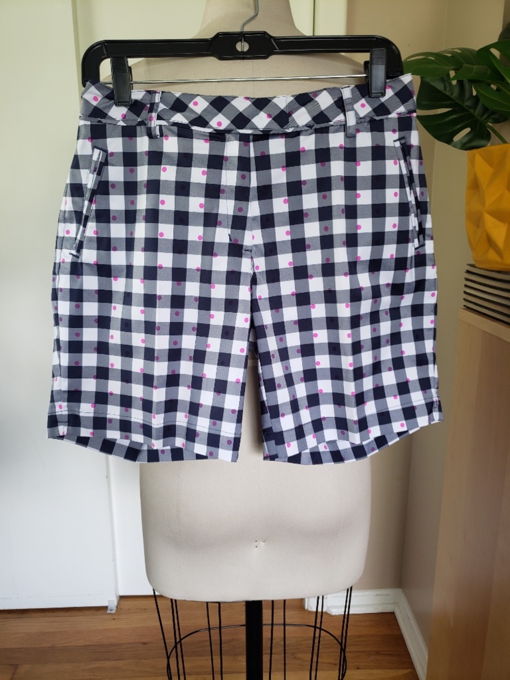 Lady Hagan VIP Golf Shorts Size 6